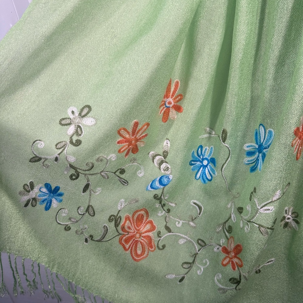 Green Floral Embroidered Scarf EUC - Picture 4 of 5